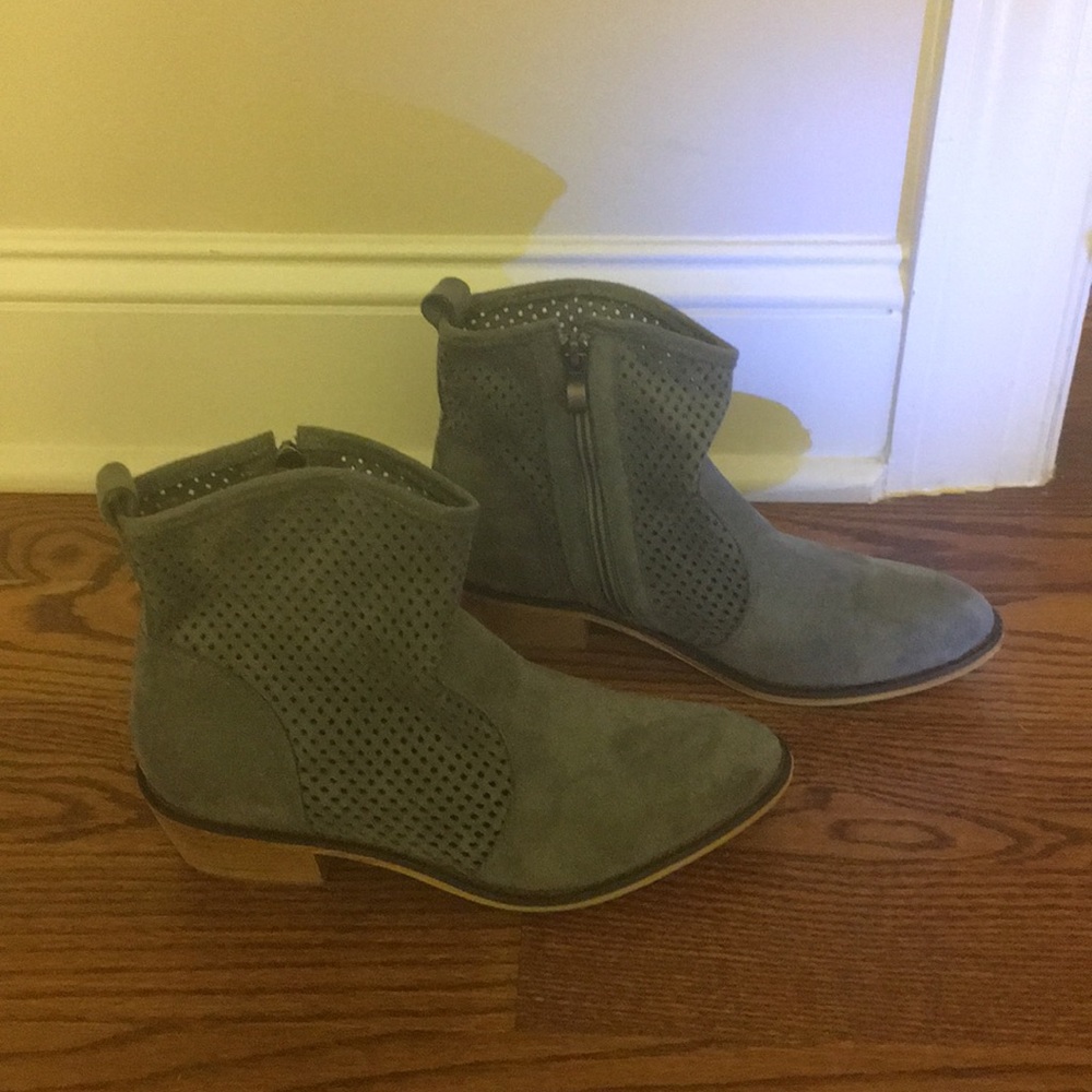 Mi.iM super cute grey suede booties